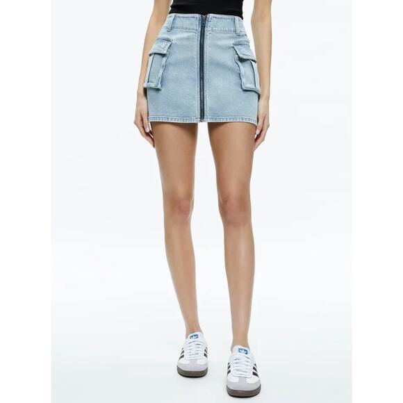 ALICE + OLIVIA RAHMI LIGHT BLUE DENIM CARGO MINI SKIRT WOMEN’S SIZE 31 NWT - Picture 4 of 4